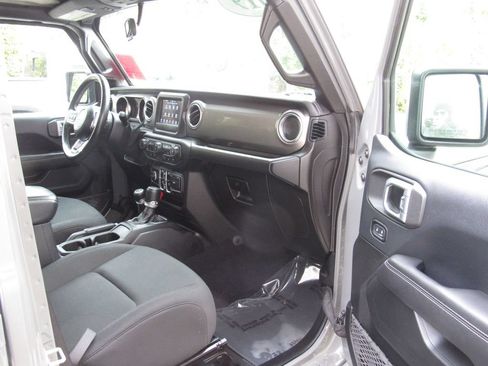 Used 2019 Jeep Wrangler Unlimited Sahara w/ Safety Group AWD/4WD image 18