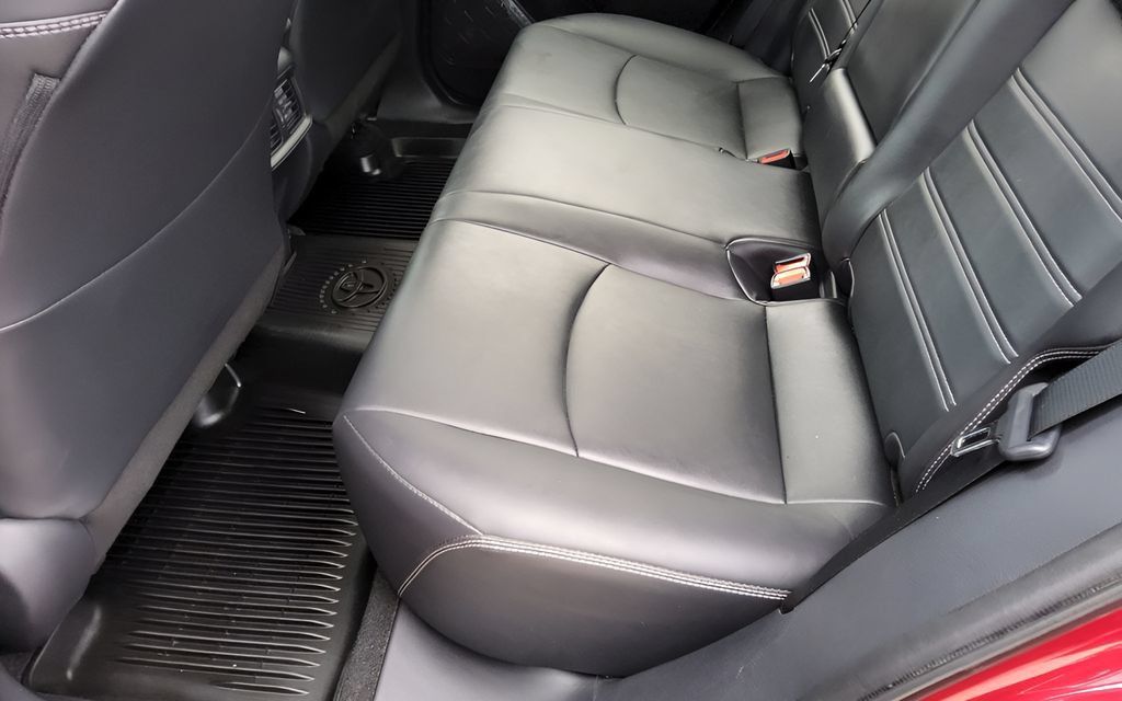 Used 2019 Toyota RAV4 XLE Premium w/ Cold Weather Package AWD/4WD image 28