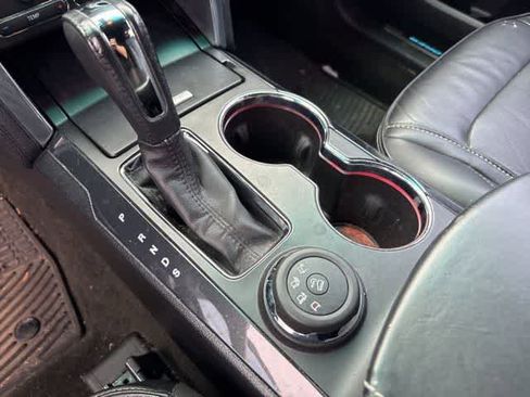 Used 2016 Ford Explorer Platinum image 18