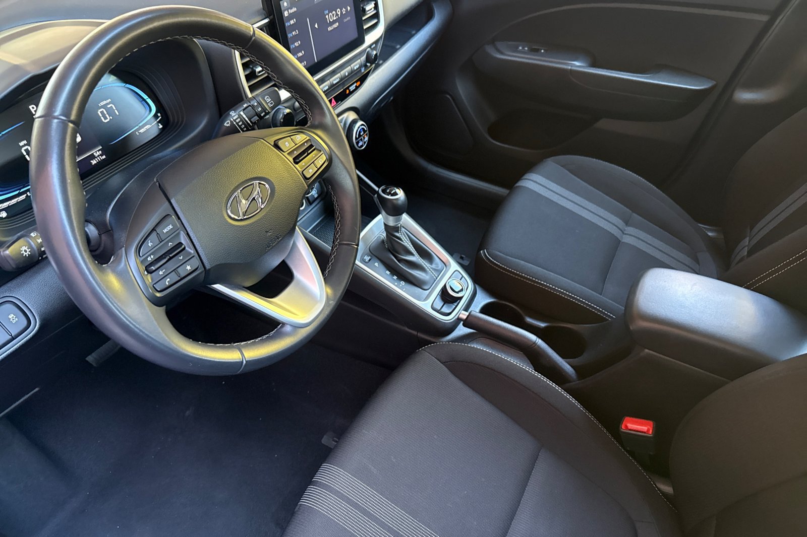 Used 2025 Hyundai Venue SEL FWD image 10