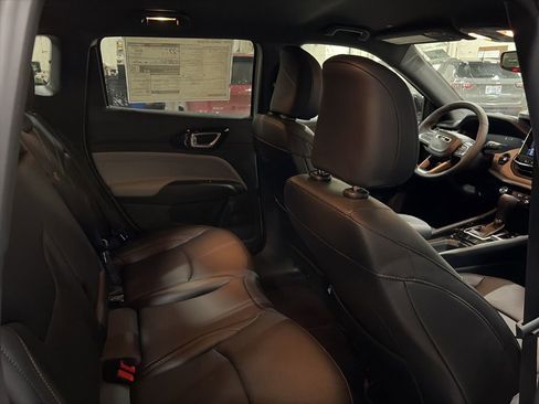 Used 2024 Jeep Compass Limited w/ Elite Group image 11