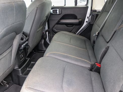 Used 2024 Jeep Wrangler Unlimited Sahara AWD/4WD image 19