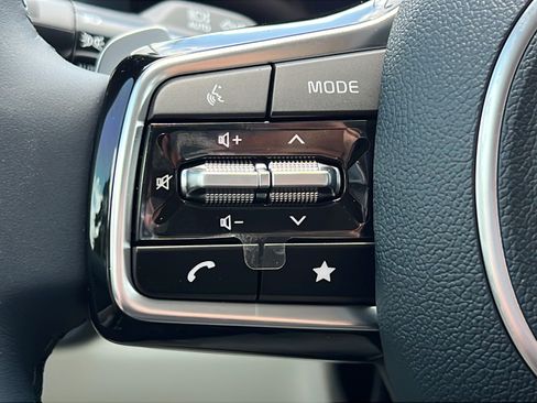 New 2026 Kia Carnival EX FWD image 23