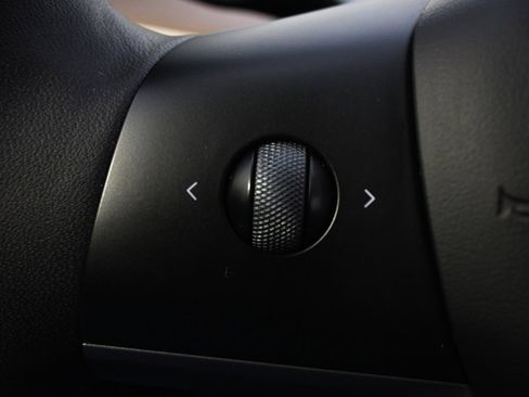 Used 2023 Tesla Model Y Performance image 31