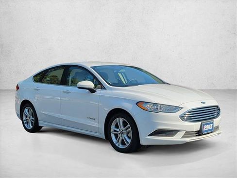 Used 2018 Ford Fusion S FWD image 3