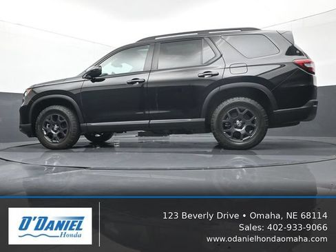 Used 2025 Honda Pilot TrailSport image 10