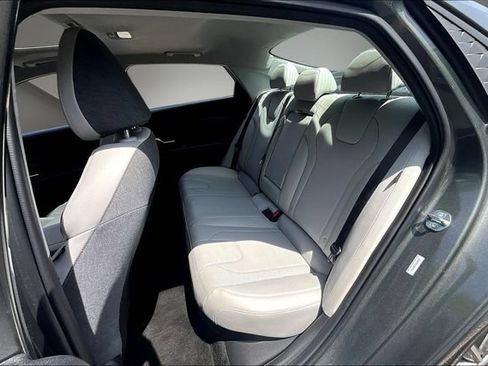 Used 2025 Hyundai Elantra Limited FWD image 22