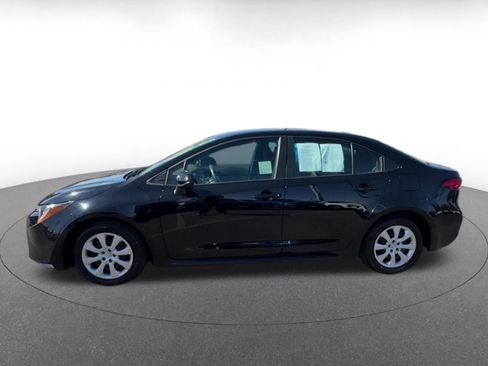 Used 2025 Toyota Corolla LE FWD image 9