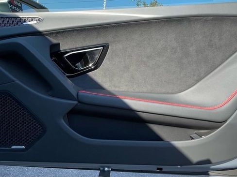 Used 2020 Lamborghini Huracan EVO image 28