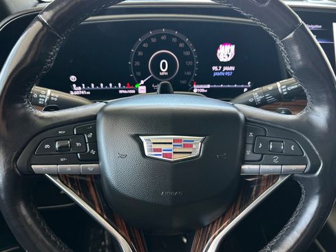Used 2023 Cadillac Escalade Premium Luxury RWD image 33