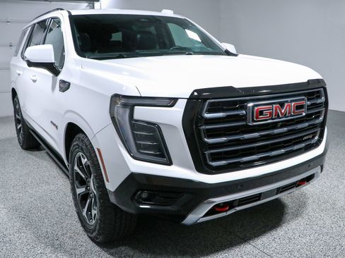 Used 2025 GMC Yukon AT4 w/ AT4 Premium Plus Package AWD/4WD image 5