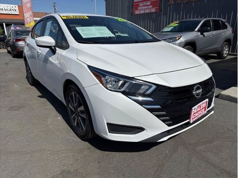 Used 2023 Nissan Versa SV FWD image 2