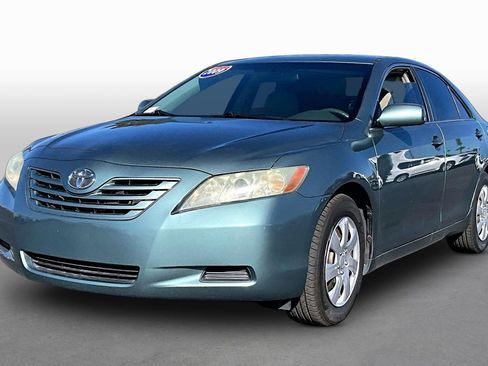 Used 2009 Toyota Camry LE image 1