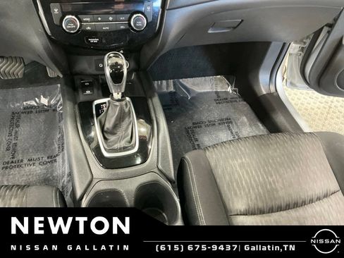 Used 2019 Nissan Rogue SV w/ Sun & Sound Touring Package FWD image 14