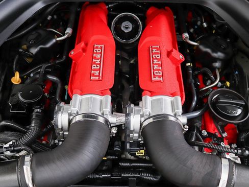 Used 2017 Ferrari California T RWD image 45