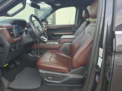 Used 2024 Ford Expedition Limited image 7