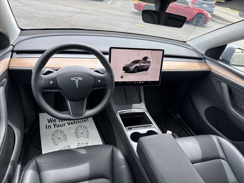 Used 2025 Tesla Model Y Long Range RWD image 28