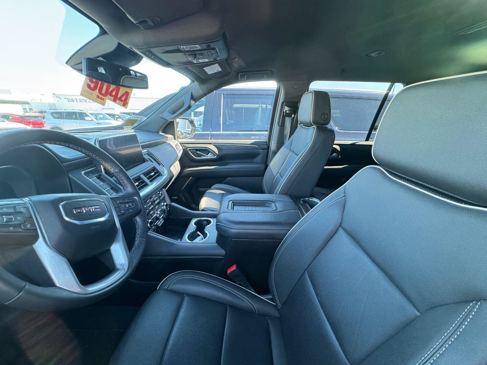Used 2024 GMC Yukon SLT w/ SLT Luxury Package AWD/4WD image 18