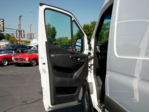 Used 2022 Mercedes-Benz Sprinter 2500 image 17