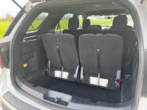 Used 2018 Ford Explorer XLT AWD/4WD image 12