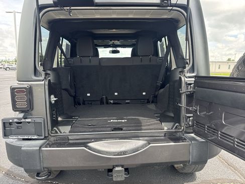 Used 2017 Jeep Wrangler Unlimited Sahara w/ Connectivity Group AWD/4WD image 23