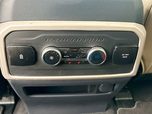 Used 2024 Ford Expedition Limited RWD image 27