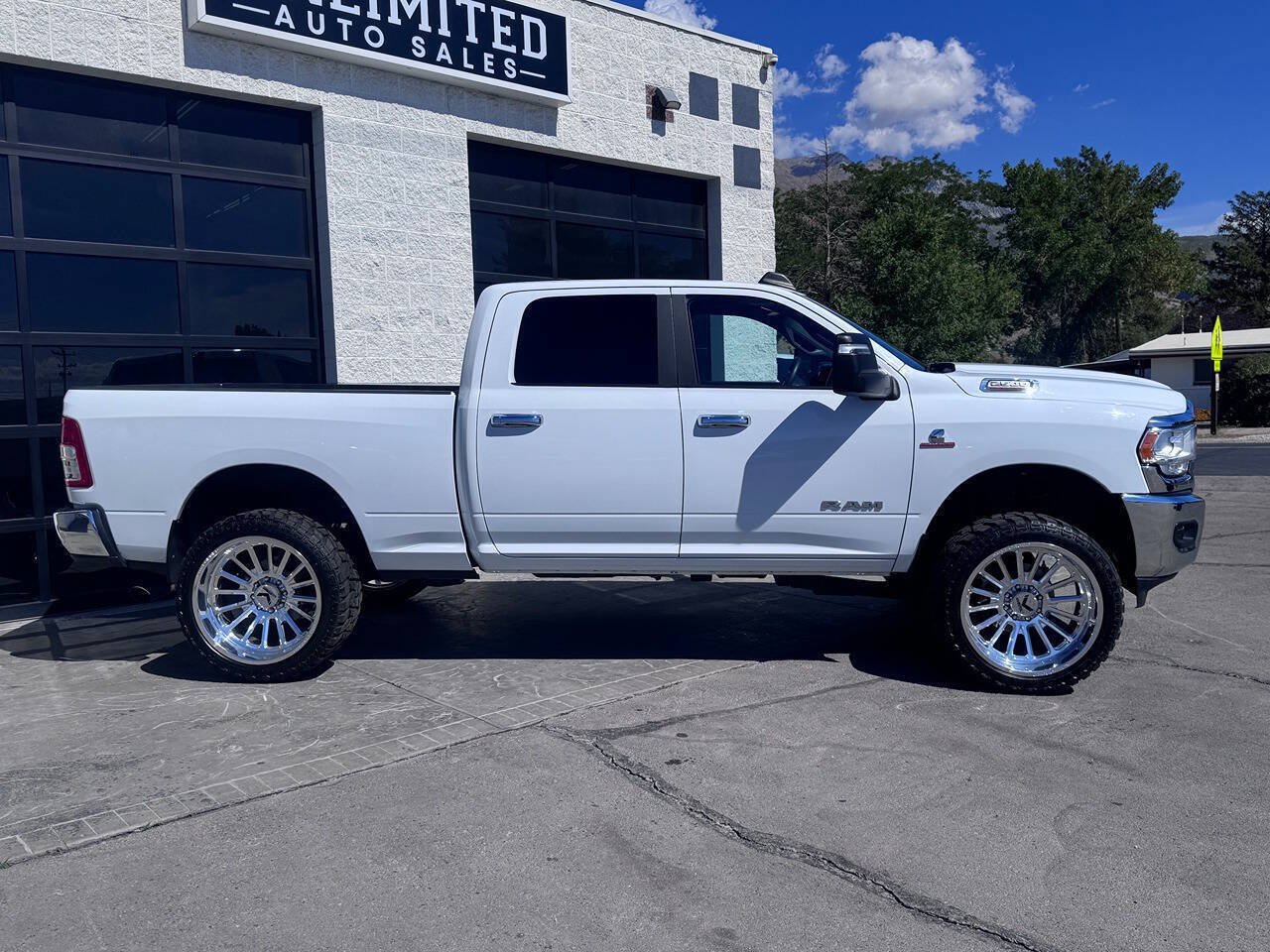 Used 2023 RAM 2500 Big Horn w/ Cold Weather Group AWD/4WD image 4