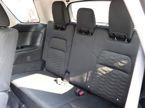Used 2025 Nissan Pathfinder SV AWD/4WD image 13