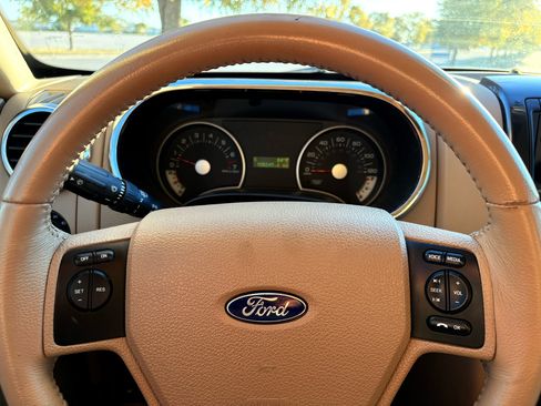 Used 2010 Ford Explorer XLT image 43