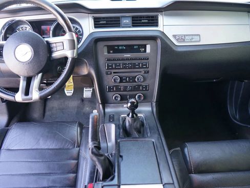 Used 2013 Ford Mustang GT Premium image 32