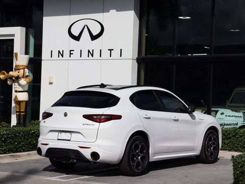 Used 2023 Alfa Romeo Stelvio Veloce image 4