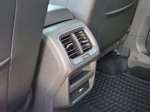 Used 2025 Volkswagen Taos SE image 14