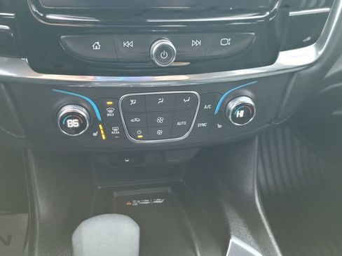 Used 2023 Chevrolet Traverse LT image 22