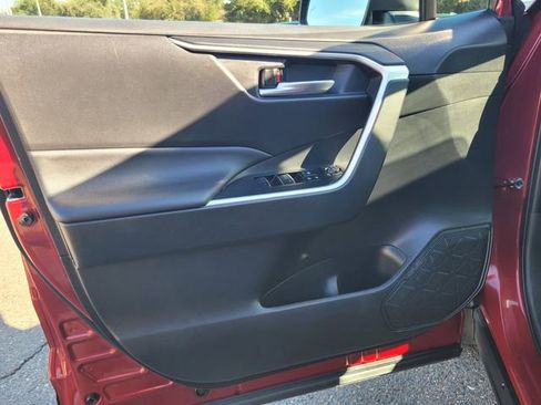 Used 2022 Toyota RAV4 XLE image 16