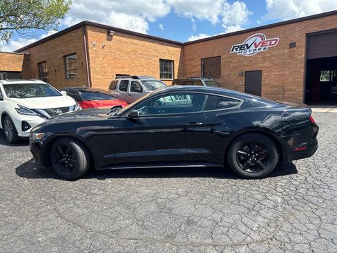 Used 2015 Ford Mustang Coupe RWD image 4