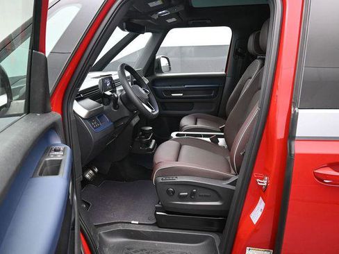 Used 2025 Volkswagen ID. Buzz Pro S Plus AWD/4WD image 9