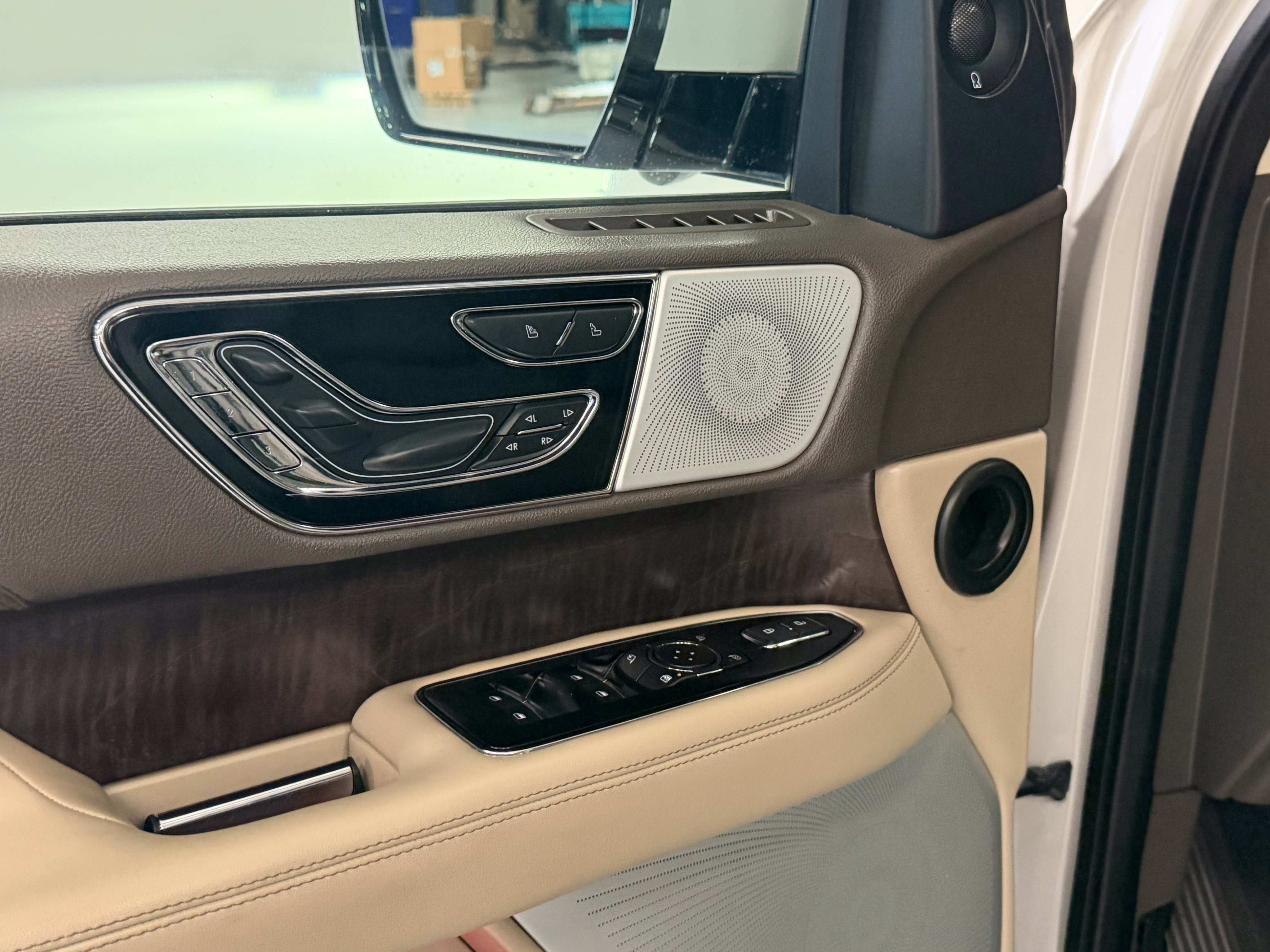 Used 2023 Lincoln Navigator Reserve AWD/4WD image 13