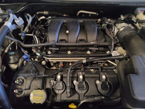Used 2018 Ford Explorer XLT w/ Equipment Group 202A AWD/4WD image 30