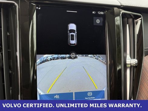 Certified 2023 Volvo XC60 B5 Ultimate w/ Climate Package image 23