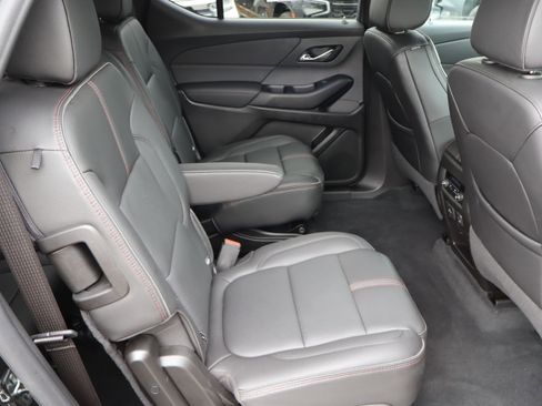 Used 2023 Chevrolet Traverse RS FWD image 36
