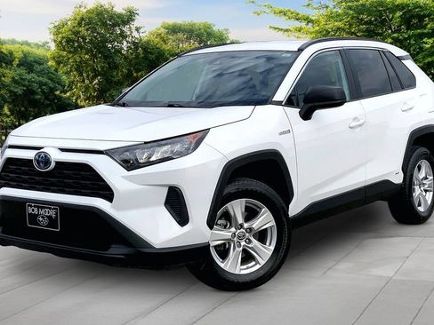 Used 2021 Toyota RAV4 LE AWD/4WD image 1