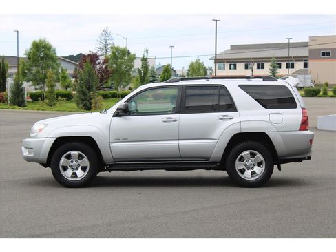 Used 2005 Toyota 4Runner Sport AWD/4WD image 2