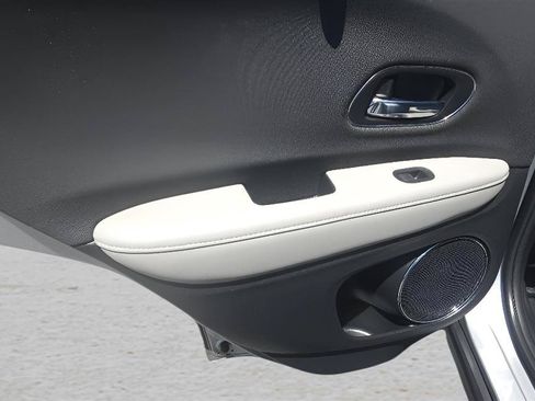 Used 2019 Honda HR-V EX image 19