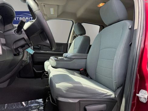 Used 2018 RAM 1500 Express AWD/4WD image 10