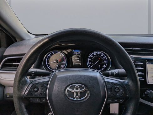 Used 2018 Toyota Camry LE image 26