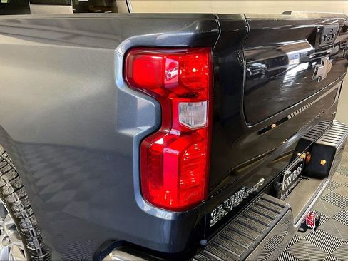 Used 2022 Chevrolet Silverado 1500 LT AWD/4WD image 39
