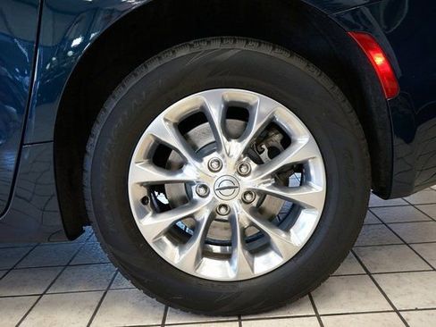 Used 2022 Chrysler Pacifica Touring-L image 58