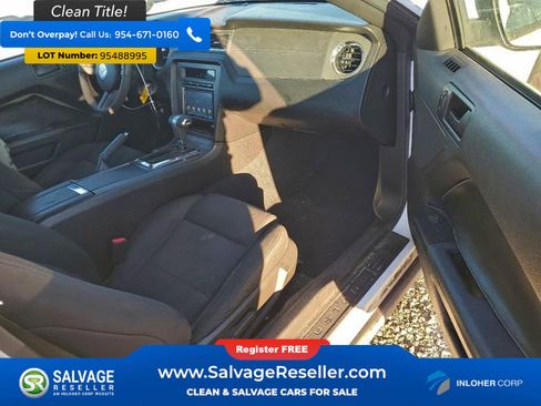 Used 2010 Ford Mustang Convertible image 11