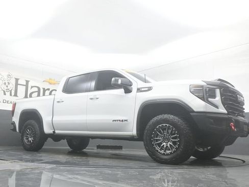 Used 2024 GMC Sierra 1500 AT4X image 2