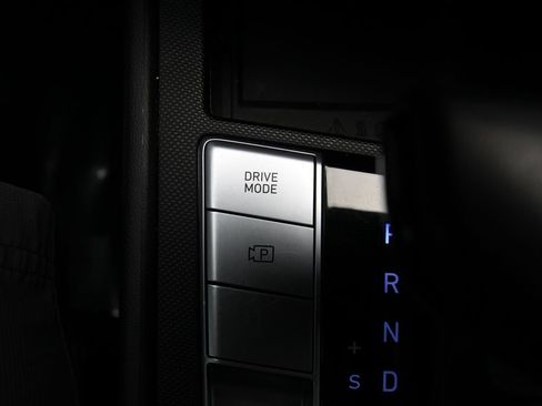 Used 2023 Hyundai Elantra Limited w/ Preferred Accessory Package FWD image 27